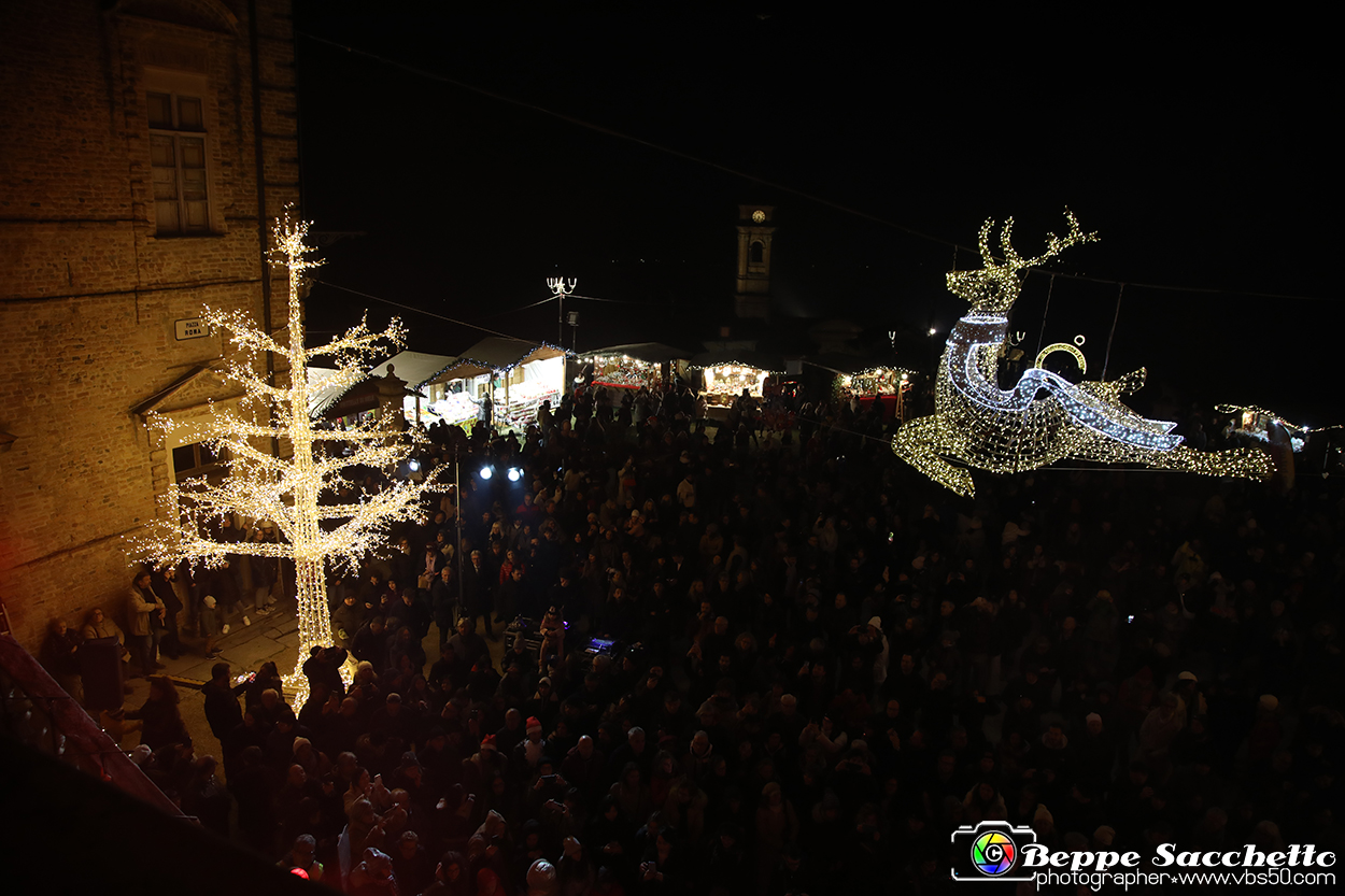 VBS_4438 -  Il Magico Paese di Natale 2024 - Spettacolo di Inaugurazione a Govone.jpg